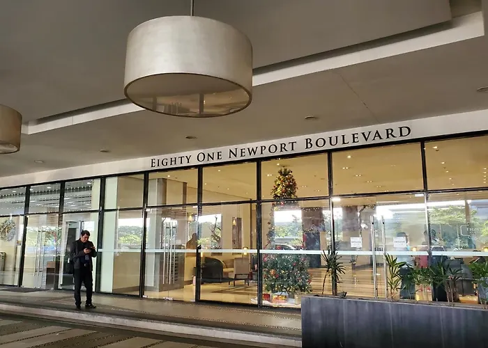 公寓式飯店 Cozy Hideaway At 81 Newport Blvd Walk To Naia T3 Casinos And Mall Own Parking Pool Gym Balcony And Kitchen 马尼拉