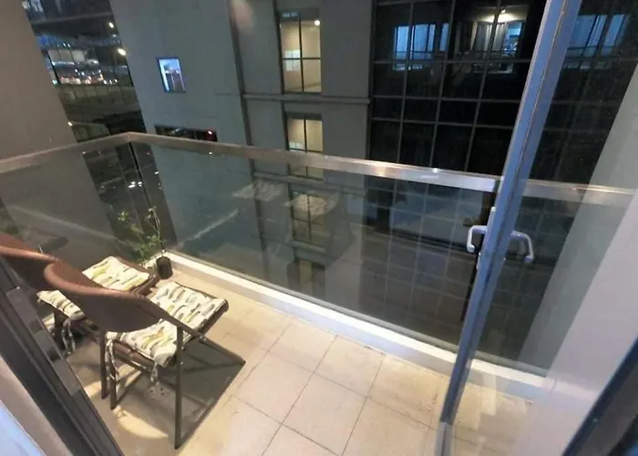 公寓式飯店 Cozy Hideaway At 81 Newport Blvd Walk To Naia T3 Casinos And Mall Own Parking Pool Gym Balcony And Kitchen