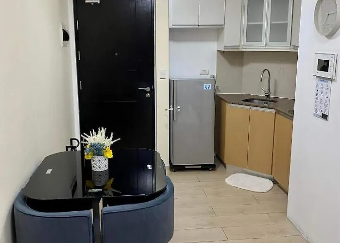 公寓式飯店 Cozy Hideaway At 81 Newport Blvd Walk To Naia T3 Casinos And Mall Own Parking Pool Gym Balcony And Kitchen *