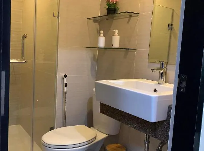 公寓式飯店 Cozy Hideaway At 81 Newport Blvd Walk To Naia T3 Casinos And Mall Own Parking Pool Gym Balcony And Kitchen 马尼拉